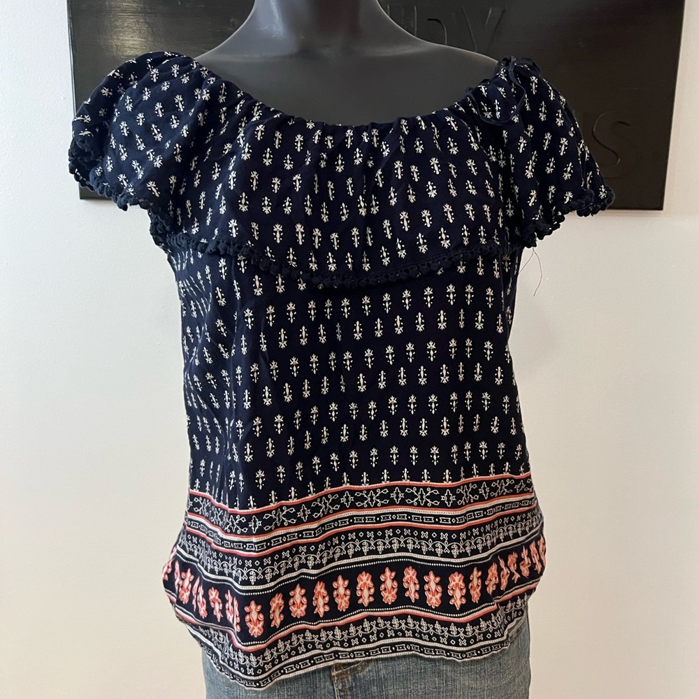 5/$20 Off the shoulder blouse L